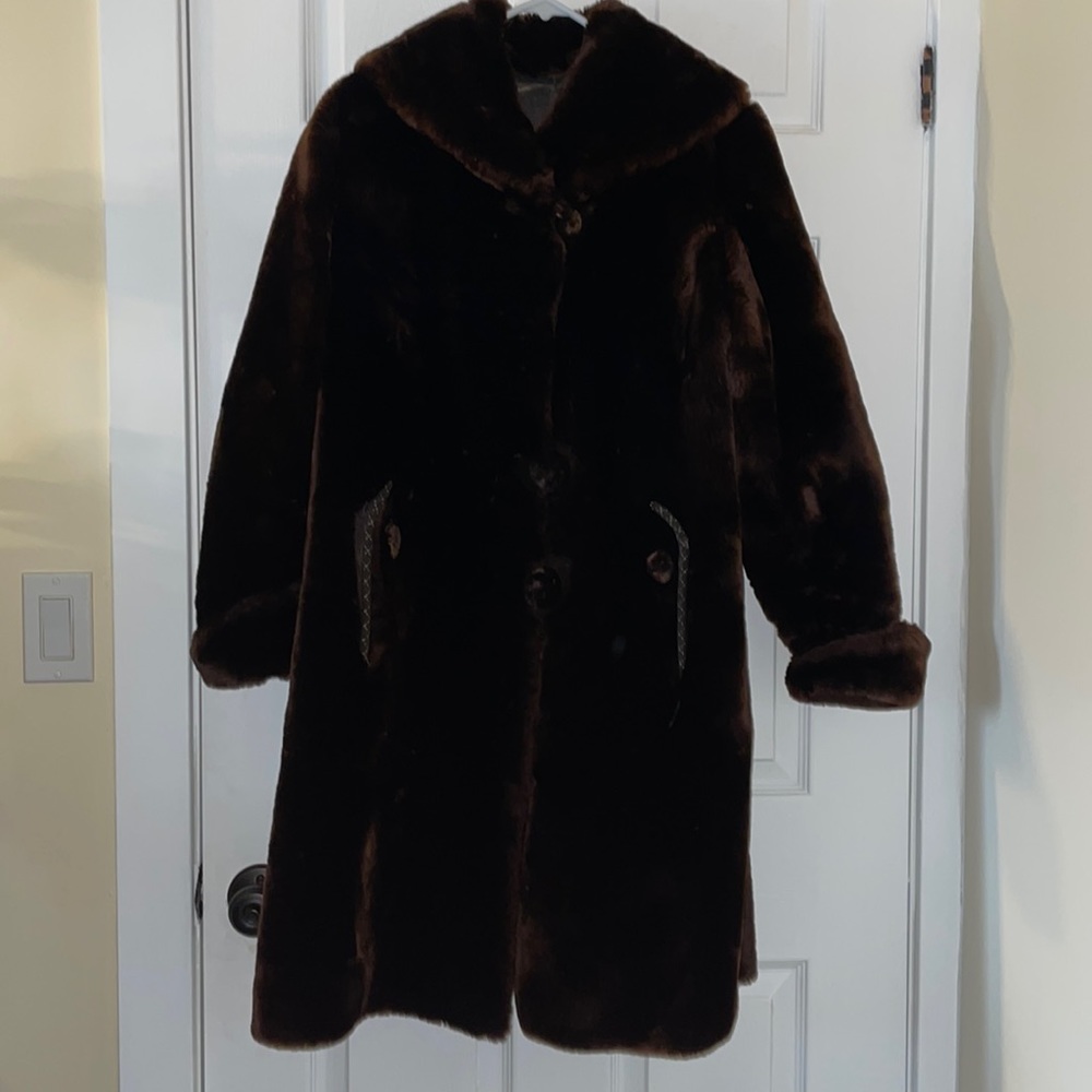 VINTAGE 1940s 1950s New Yorker dyed lamb coat glam